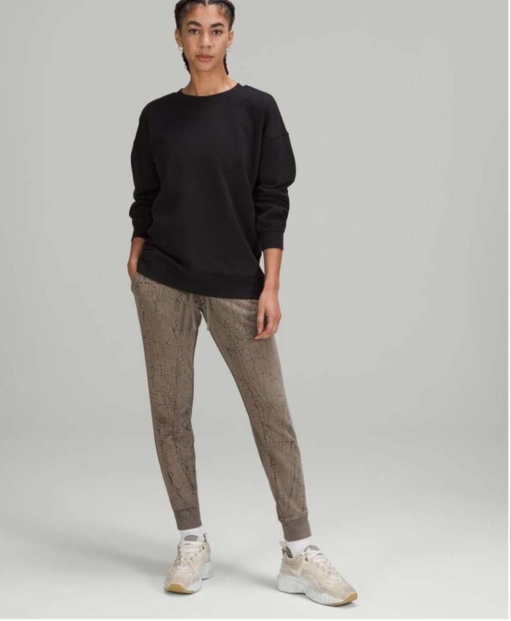 Lululemon Scuba Jogger in Cracked Earth Print